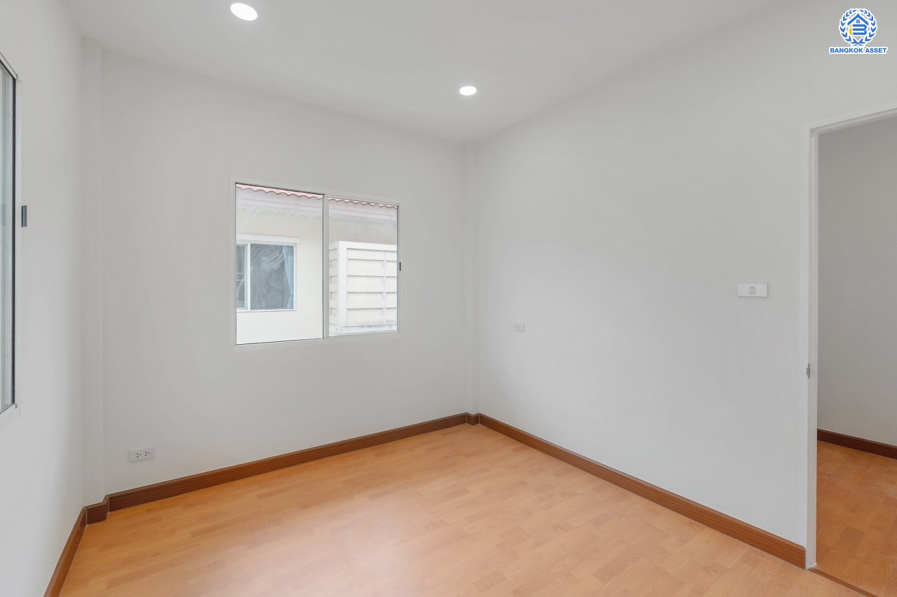 บ้านมือสองตกแต่งใหม่ โครงการ เพอร์เฟคพาร์ค วัดพระนอน จากแบรนด์ Property Perfect เนื้อที่ 35.7 ตร.ว. พื้นที่ใช้สอย 164.76 ตร.ม. ฟังก์ชัน 3 ห้องนอน 2 ห้องน้ำ พร้อม Facilities ภายในโครงการครบครัน บนทำเลเชื่อมต่อถนนกาญจนาฯ ใกล้ทางด่วน "ศรีรัช" เซ็นทรัลเวสต์เกต และรถไฟฟ้าสายสีม่วง "สถานีตลาดบางใหญ่"...