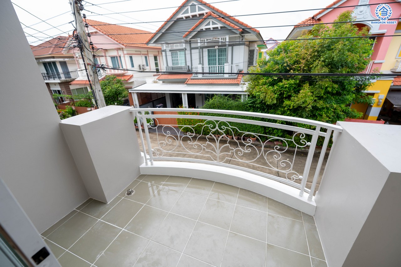 บ้านมือสองตกแต่งใหม่ โครงการ เพอร์เฟคพาร์ค วัดพระนอน จากแบรนด์ Property Perfect เนื้อที่ 35.7 ตร.ว. พื้นที่ใช้สอย 164.76 ตร.ม. ฟังก์ชัน 3 ห้องนอน 2 ห้องน้ำ พร้อม Facilities ภายในโครงการครบครัน บนทำเลเชื่อมต่อถนนกาญจนาฯ ใกล้ทางด่วน "ศรีรัช" เซ็นทรัลเวสต์เกต และรถไฟฟ้าสายสีม่วง "สถานีตลาดบางใหญ่"...