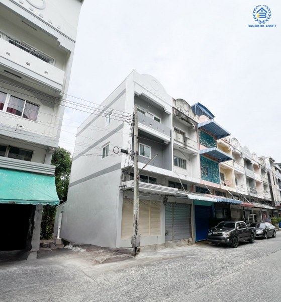 *****อาคารพาณิชย์มือสอง โครงการ ซื่อตรง รัตนาธิเบศร์ เนื้อที่ 16 ตร.ว. ฟังก์ชัน 3 ห้องนอน 3 ห้องน้ำ 2 ที่จอดรถ บนทำเลดี ใกล้เมืองเชื่อมต่อถนนรัตนาธิเบศร์ ถนนราชพฤกษ์ ใกล้โครงการรถไฟฟ้าสายสีม่วง "สถานีไทรม้า" และจุดขึ้นทางด่วน "งามวงศ์วาน" เหมาะกับการทำธุรกิจ