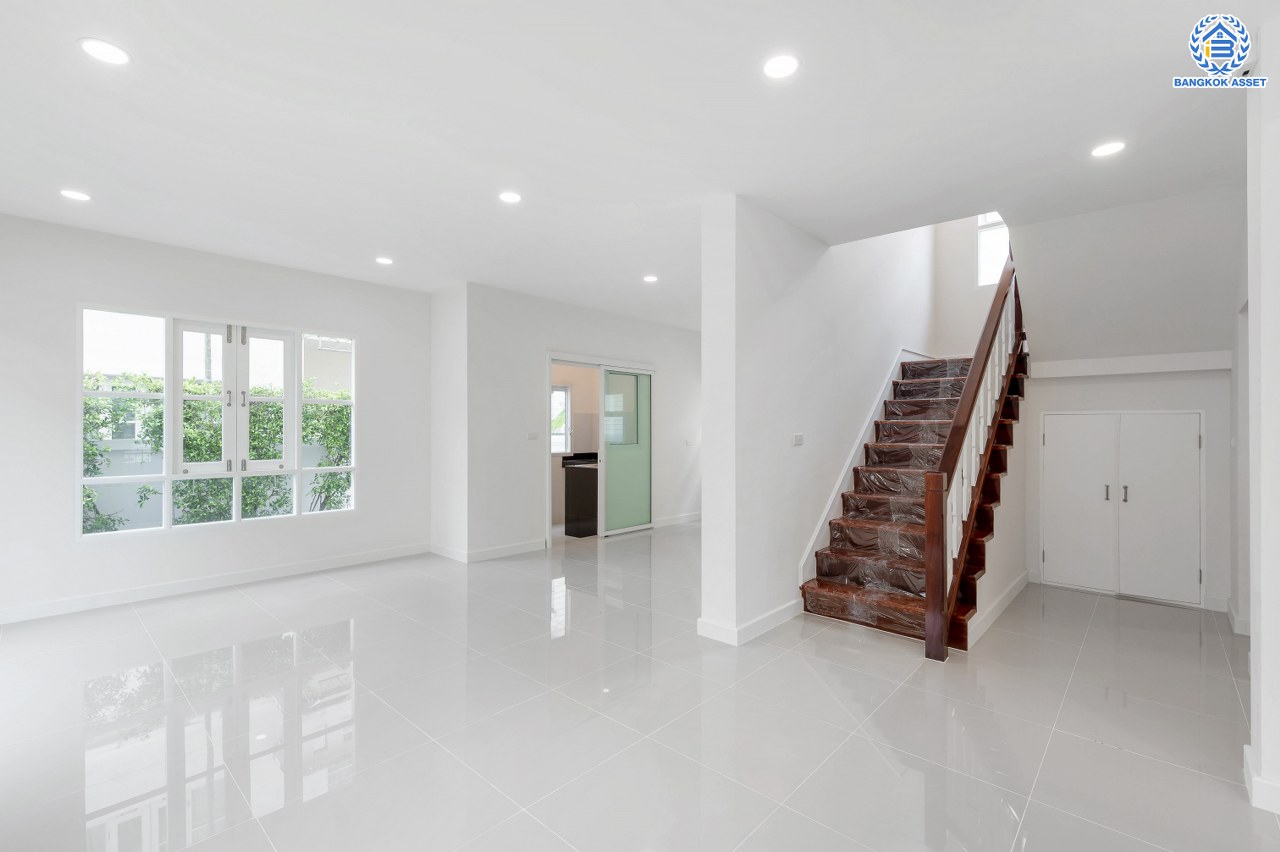 บ้านมือสองตกแต่งใหม่ โครงการ วรารมย์ เพชรเกษม81 แบรนด์ Q.House รองรับทุกความสุขของทุกคนในครอบครัว เนื้อที่ 52 ตร.ว. พื้นที่ใช้สอย 248.13 ตร.ม. ฟังก์ชัน 3 ห้องนอน 3 ห้องน้ำ จอดรถได้ 2 คัน บนทำเลใกล้ The Mall บางแค และเชื่อมต่อ ถนนกาญจนาฯ ถนนบางบอน และถนนพุทธมณฑลสาย4...