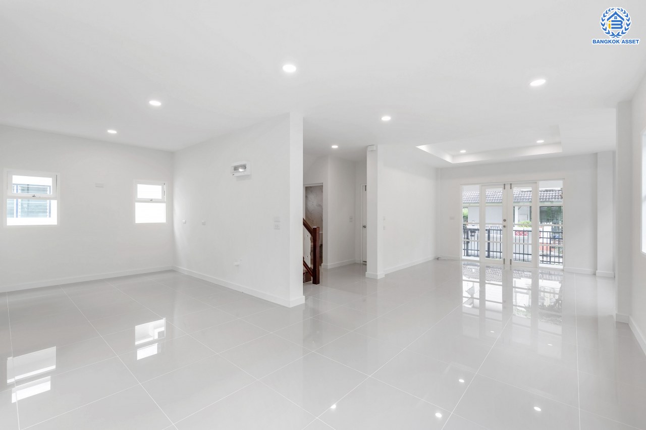 บ้านมือสองตกแต่งใหม่ โครงการ วรารมย์ เพชรเกษม81 แบรนด์ Q.House รองรับทุกความสุขของทุกคนในครอบครัว เนื้อที่ 52 ตร.ว. พื้นที่ใช้สอย 248.13 ตร.ม. ฟังก์ชัน 3 ห้องนอน 3 ห้องน้ำ จอดรถได้ 2 คัน บนทำเลใกล้ The Mall บางแค และเชื่อมต่อ ถนนกาญจนาฯ ถนนบางบอน และถนนพุทธมณฑลสาย4...