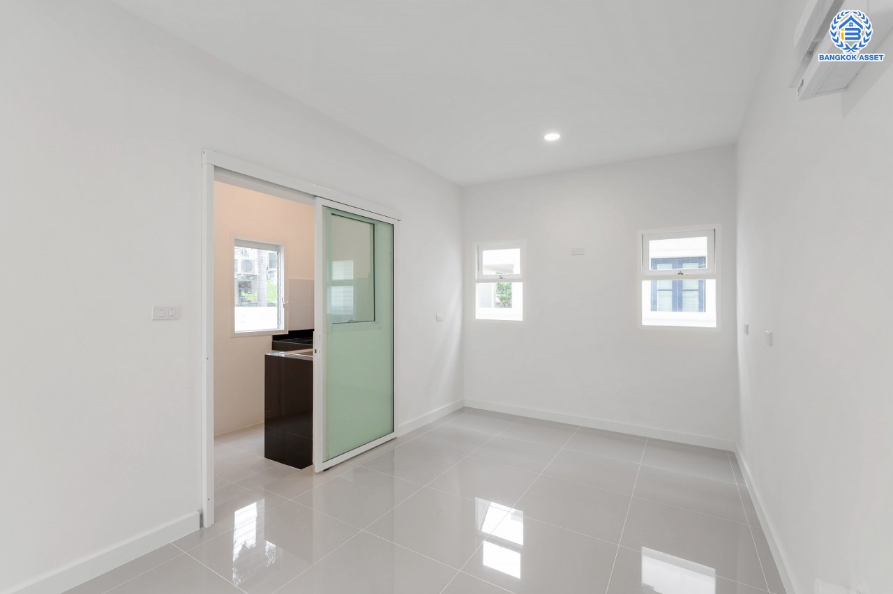 บ้านมือสองตกแต่งใหม่ โครงการ วรารมย์ เพชรเกษม81 แบรนด์ Q.House รองรับทุกความสุขของทุกคนในครอบครัว เนื้อที่ 52 ตร.ว. พื้นที่ใช้สอย 248.13 ตร.ม. ฟังก์ชัน 3 ห้องนอน 3 ห้องน้ำ จอดรถได้ 2 คัน บนทำเลใกล้ The Mall บางแค และเชื่อมต่อ ถนนกาญจนาฯ ถนนบางบอน และถนนพุทธมณฑลสาย4...