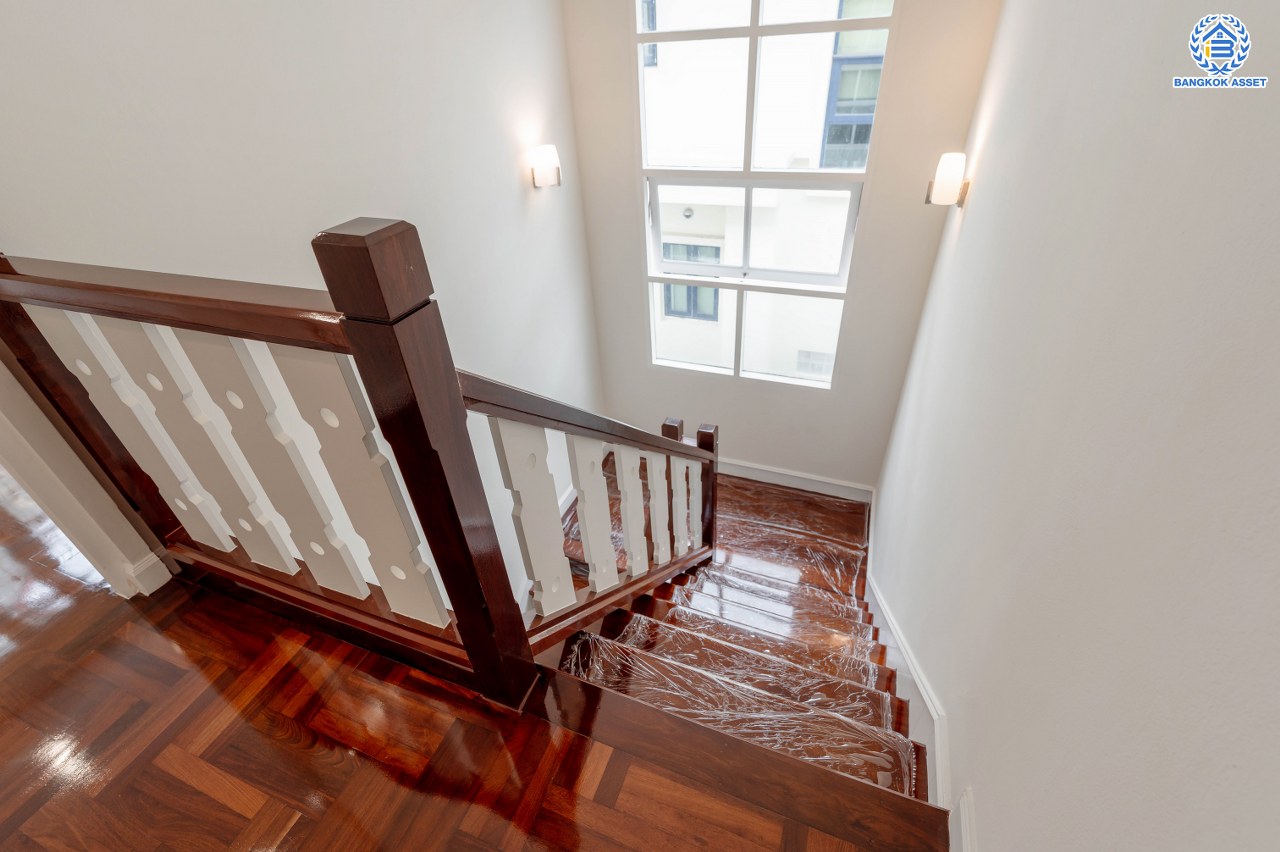 บ้านมือสองตกแต่งใหม่ โครงการ วรารมย์ เพชรเกษม81 แบรนด์ Q.House รองรับทุกความสุขของทุกคนในครอบครัว เนื้อที่ 52 ตร.ว. พื้นที่ใช้สอย 248.13 ตร.ม. ฟังก์ชัน 3 ห้องนอน 3 ห้องน้ำ จอดรถได้ 2 คัน บนทำเลใกล้ The Mall บางแค และเชื่อมต่อ ถนนกาญจนาฯ ถนนบางบอน และถนนพุทธมณฑลสาย4...