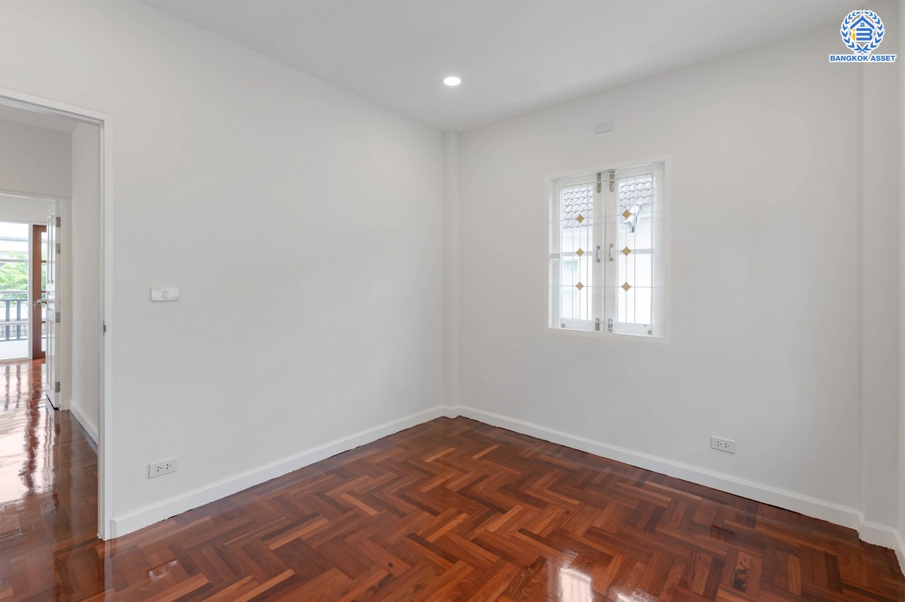 บ้านมือสองตกแต่งใหม่ โครงการ วรารมย์ เพชรเกษม81 แบรนด์ Q.House รองรับทุกความสุขของทุกคนในครอบครัว เนื้อที่ 52 ตร.ว. พื้นที่ใช้สอย 248.13 ตร.ม. ฟังก์ชัน 3 ห้องนอน 3 ห้องน้ำ จอดรถได้ 2 คัน บนทำเลใกล้ The Mall บางแค และเชื่อมต่อ ถนนกาญจนาฯ ถนนบางบอน และถนนพุทธมณฑลสาย4...