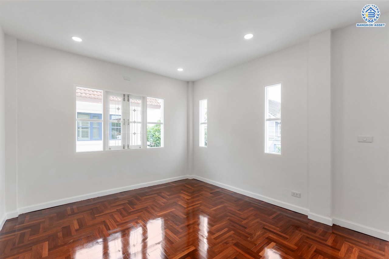 บ้านมือสองตกแต่งใหม่ โครงการ วรารมย์ เพชรเกษม81 แบรนด์ Q.House รองรับทุกความสุขของทุกคนในครอบครัว เนื้อที่ 52 ตร.ว. พื้นที่ใช้สอย 248.13 ตร.ม. ฟังก์ชัน 3 ห้องนอน 3 ห้องน้ำ จอดรถได้ 2 คัน บนทำเลใกล้ The Mall บางแค และเชื่อมต่อ ถนนกาญจนาฯ ถนนบางบอน และถนนพุทธมณฑลสาย4...