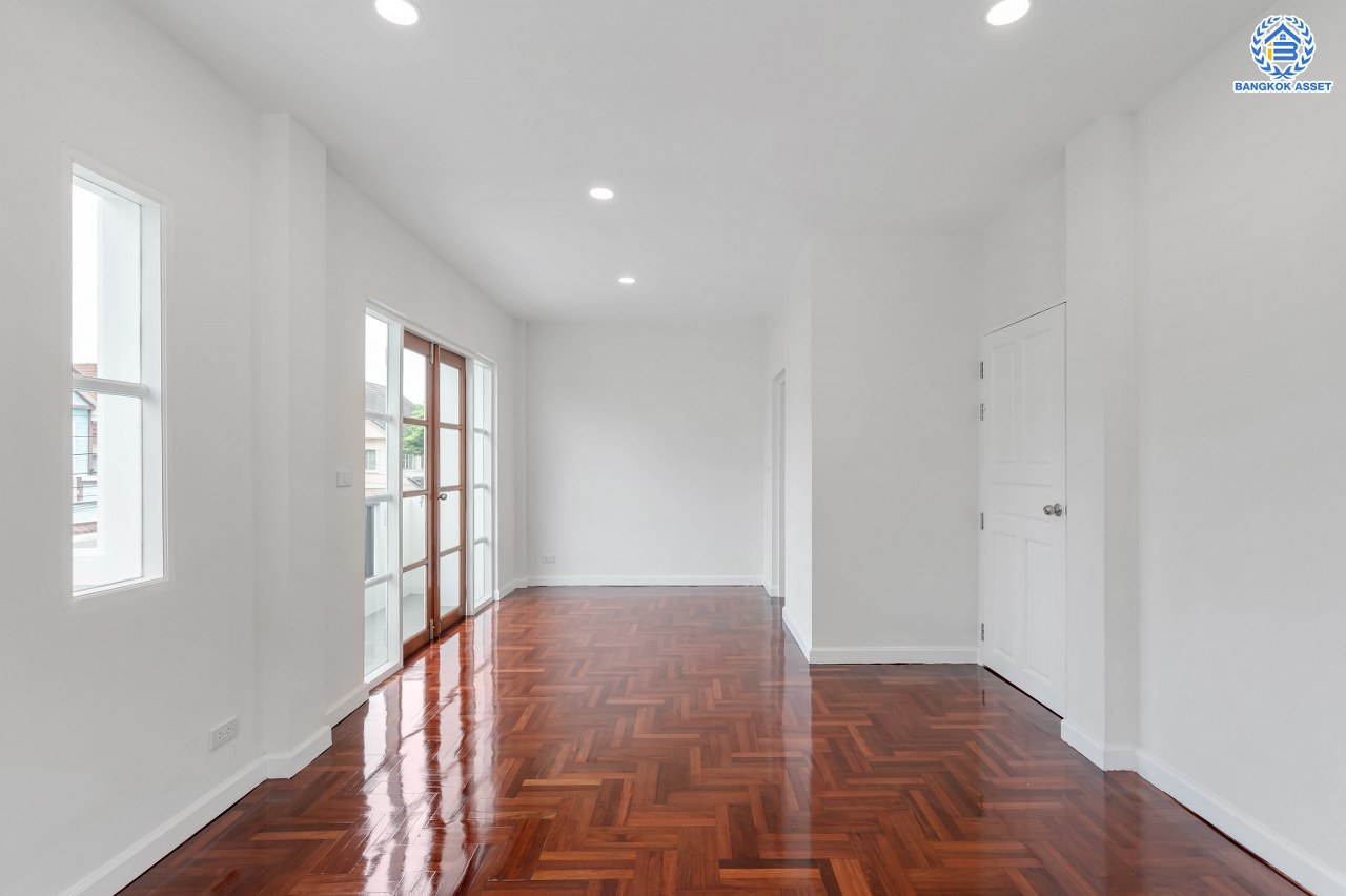 บ้านมือสองตกแต่งใหม่ โครงการ วรารมย์ เพชรเกษม81 แบรนด์ Q.House รองรับทุกความสุขของทุกคนในครอบครัว เนื้อที่ 52 ตร.ว. พื้นที่ใช้สอย 248.13 ตร.ม. ฟังก์ชัน 3 ห้องนอน 3 ห้องน้ำ จอดรถได้ 2 คัน บนทำเลใกล้ The Mall บางแค และเชื่อมต่อ ถนนกาญจนาฯ ถนนบางบอน และถนนพุทธมณฑลสาย4...