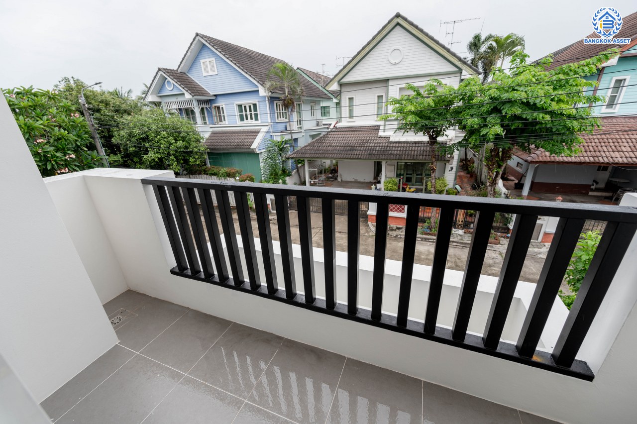 บ้านมือสองตกแต่งใหม่ โครงการ วรารมย์ เพชรเกษม81 แบรนด์ Q.House รองรับทุกความสุขของทุกคนในครอบครัว เนื้อที่ 52 ตร.ว. พื้นที่ใช้สอย 248.13 ตร.ม. ฟังก์ชัน 3 ห้องนอน 3 ห้องน้ำ จอดรถได้ 2 คัน บนทำเลใกล้ The Mall บางแค และเชื่อมต่อ ถนนกาญจนาฯ ถนนบางบอน และถนนพุทธมณฑลสาย4...