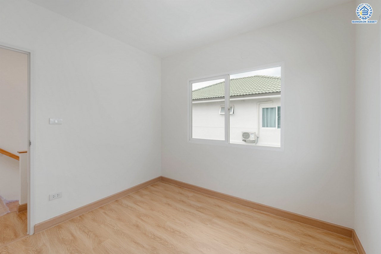 บ้านมือสองตกแต่งใหม่ สังคมคุณภาพแบรนด์ L&H โครงการ อินนิซิโอ ปิ่นเกล้า-ศาลายา หลังริม เนื้อที่ 52.9 ตร.ว. ฟังก์ชัน 3 ห้องนอน 2 ห้องน้ำ บนทำเลศักยภาพ เดินทางสะดวก เชื่อมต่อทั้งปิ่นเกล้า-ศาลายา ใกล้เซ็นทรัลเวสต์เกต รถไฟฟ้าสายสีม่วง "สถานีตลาดบางใหญ่" จุดขึ้นทางด่วน "กาญจนาภิเษก" และมหาวิทยาลัยมหิดล