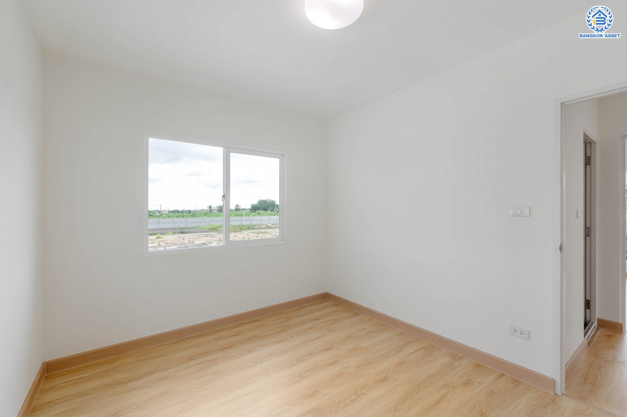 บ้านมือสองตกแต่งใหม่ สังคมคุณภาพแบรนด์ L&H โครงการ อินนิซิโอ ปิ่นเกล้า-ศาลายา หลังริม เนื้อที่ 52.9 ตร.ว. ฟังก์ชัน 3 ห้องนอน 2 ห้องน้ำ บนทำเลศักยภาพ เดินทางสะดวก เชื่อมต่อทั้งปิ่นเกล้า-ศาลายา ใกล้เซ็นทรัลเวสต์เกต รถไฟฟ้าสายสีม่วง "สถานีตลาดบางใหญ่" จุดขึ้นทางด่วน "กาญจนาภิเษก" และมหาวิทยาลัยมหิดล