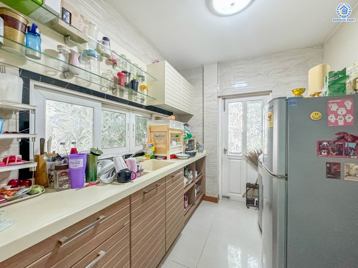 *****บ้านเดี่ยวมือสอง โครงการ คาซ่าวิลล์ สุขาภิบาล5 เนื้อที่กว้าง 56.00 ตร.ว. ฟังก์ชัน 3 ห้องนอน 3 ห้องน้ำ 1 ที่จอดรถ บ้านสวยพร้อมเข้าอยู่ บนทำเลเดินทางสะดวก เชื่อมต่อถนนเพิ่มสิน ถนนสุขาภิบาล5 ถนนหทัยราษร์ และจุดขึ้นทางด่วน "รามอินทรา-อาจาณรงค์"