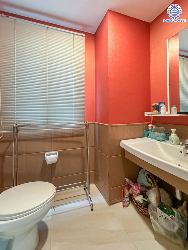 *****บ้านเดี่ยวมือสอง โครงการ คาซ่าวิลล์ สุขาภิบาล5 เนื้อที่กว้าง 56.00 ตร.ว. ฟังก์ชัน 3 ห้องนอน 3 ห้องน้ำ 1 ที่จอดรถ บ้านสวยพร้อมเข้าอยู่ บนทำเลเดินทางสะดวก เชื่อมต่อถนนเพิ่มสิน ถนนสุขาภิบาล5 ถนนหทัยราษร์ และจุดขึ้นทางด่วน "รามอินทรา-อาจาณรงค์"