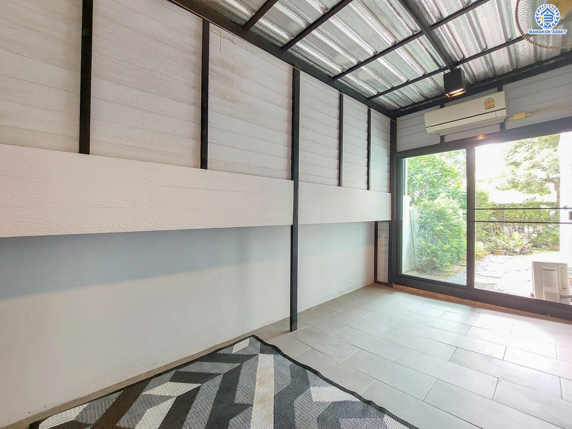 *****บ้านเดี่ยวมือสอง โครงการ คณาสิริ ปิ่นเกล้า-กาญจนาภิเษก จากแบรนด์คุณภาพแสนศิริ เนื้อที่ 50 ตร.ว. พื้นที่ใช้สอย 128 ตร.ม. ฟังก์ชัน 4 ห้องนอน 3 ห้องน้ำ ที่จอดรถ 2 คัน บนทำเล ใกล้รถไฟฟ้าสายสีม่วง "สถานีตลาดบางใหญ่" และทางด่วน "ศรีรัช"