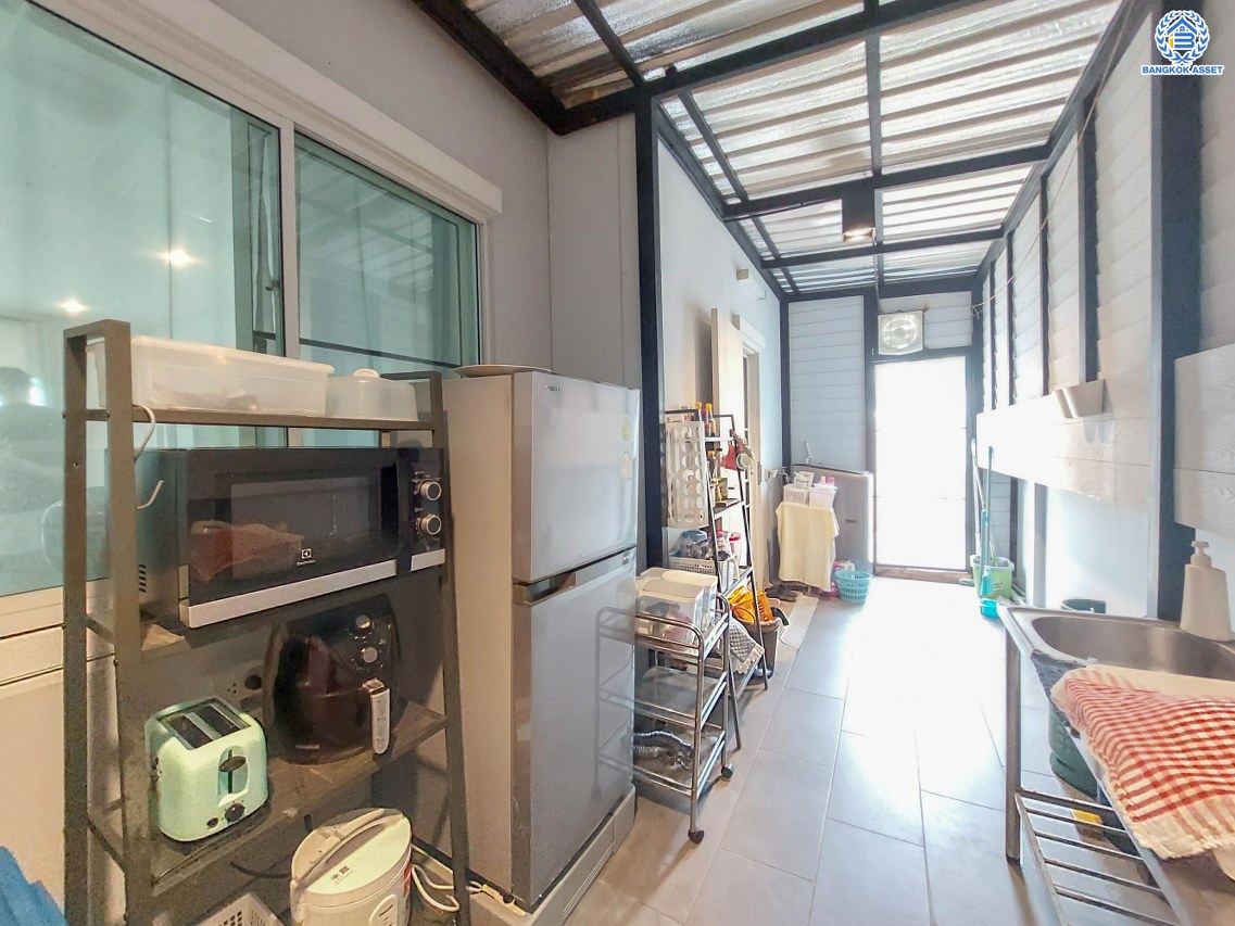 *****บ้านเดี่ยวมือสอง โครงการ คณาสิริ ปิ่นเกล้า-กาญจนาภิเษก จากแบรนด์คุณภาพแสนศิริ เนื้อที่ 50 ตร.ว. พื้นที่ใช้สอย 128 ตร.ม. ฟังก์ชัน 4 ห้องนอน 3 ห้องน้ำ ที่จอดรถ 2 คัน บนทำเล ใกล้รถไฟฟ้าสายสีม่วง "สถานีตลาดบางใหญ่" และทางด่วน "ศรีรัช"