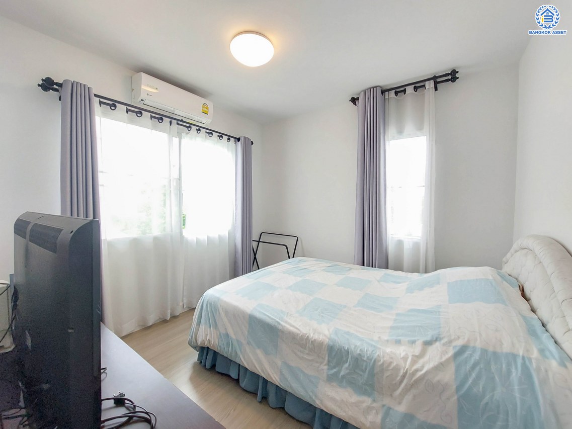 *****บ้านเดี่ยวมือสอง โครงการ คณาสิริ ปิ่นเกล้า-กาญจนาภิเษก จากแบรนด์คุณภาพแสนศิริ เนื้อที่ 50 ตร.ว. พื้นที่ใช้สอย 128 ตร.ม. ฟังก์ชัน 4 ห้องนอน 3 ห้องน้ำ ที่จอดรถ 2 คัน บนทำเล ใกล้รถไฟฟ้าสายสีม่วง "สถานีตลาดบางใหญ่" และทางด่วน "ศรีรัช"