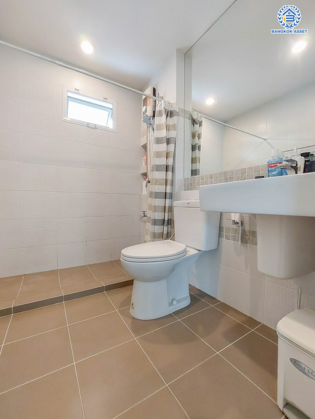 *****บ้านเดี่ยวมือสอง โครงการ คณาสิริ ปิ่นเกล้า-กาญจนาภิเษก จากแบรนด์คุณภาพแสนศิริ เนื้อที่ 50 ตร.ว. พื้นที่ใช้สอย 128 ตร.ม. ฟังก์ชัน 4 ห้องนอน 3 ห้องน้ำ ที่จอดรถ 2 คัน บนทำเล ใกล้รถไฟฟ้าสายสีม่วง "สถานีตลาดบางใหญ่" และทางด่วน "ศรีรัช"