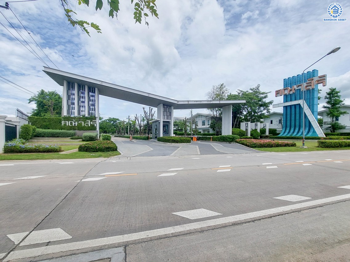 *****บ้านเดี่ยวมือสอง โครงการ คณาสิริ ปิ่นเกล้า-กาญจนาภิเษก จากแบรนด์คุณภาพแสนศิริ เนื้อที่ 50 ตร.ว. พื้นที่ใช้สอย 128 ตร.ม. ฟังก์ชัน 4 ห้องนอน 3 ห้องน้ำ ที่จอดรถ 2 คัน บนทำเล ใกล้รถไฟฟ้าสายสีม่วง "สถานีตลาดบางใหญ่" และทางด่วน "ศรีรัช"