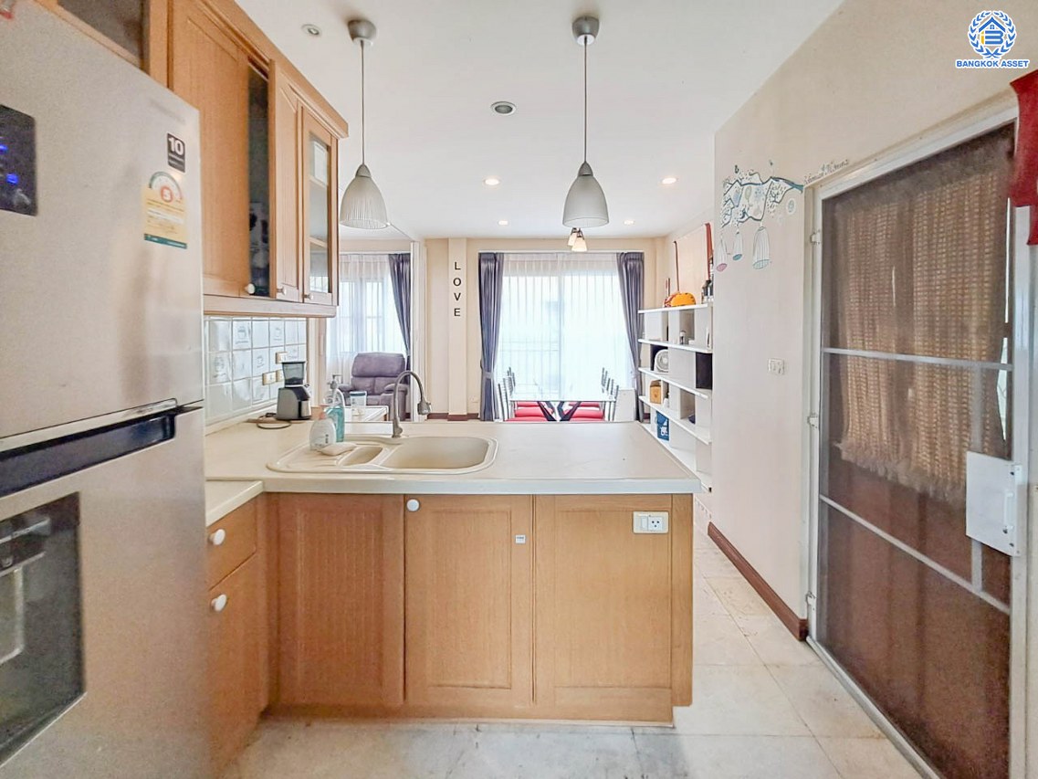 *****บ้านเดี่ยวมือสอง โครงการ วรารมย์ เพชรเกษม81 แบรนด์ Q.House เนื้อที่ 52 ตร.ว. พื้นที่ใช้สอย 221 ตร.ม. ฟังก์ชัน 3 ห้องนอน 3 ห้องน้ำ จอดรถได้ 2 คัน บนทำเลใกล้ The Mall บางแค และเชื่อมต่อ ถนนกาญจนาฯ ถนนบางบอน และถนนพุทธมณฑลสาย4