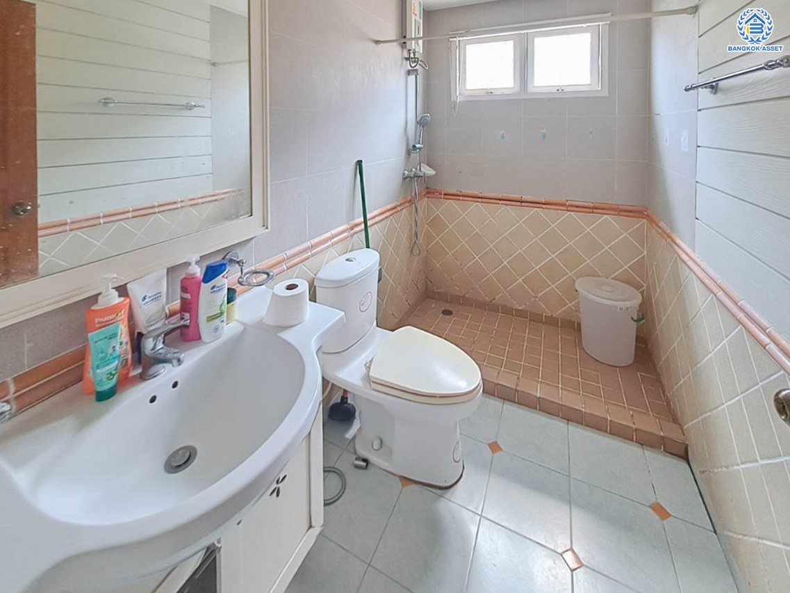 *****บ้านเดี่ยวมือสอง โครงการ วรารมย์ เพชรเกษม81 แบรนด์ Q.House เนื้อที่ 52 ตร.ว. พื้นที่ใช้สอย 221 ตร.ม. ฟังก์ชัน 3 ห้องนอน 3 ห้องน้ำ จอดรถได้ 2 คัน บนทำเลใกล้ The Mall บางแค และเชื่อมต่อ ถนนกาญจนาฯ ถนนบางบอน และถนนพุทธมณฑลสาย4