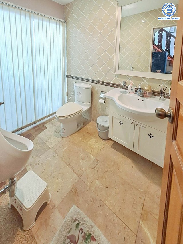 *****บ้านเดี่ยวมือสอง โครงการ วรารมย์ เพชรเกษม81 แบรนด์ Q.House เนื้อที่ 52 ตร.ว. พื้นที่ใช้สอย 221 ตร.ม. ฟังก์ชัน 3 ห้องนอน 3 ห้องน้ำ จอดรถได้ 2 คัน บนทำเลใกล้ The Mall บางแค และเชื่อมต่อ ถนนกาญจนาฯ ถนนบางบอน และถนนพุทธมณฑลสาย4