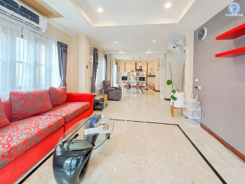 *****บ้านเดี่ยวมือสอง โครงการ วรารมย์ เพชรเกษม81 แบรนด์ Q.House เนื้อที่ 52 ตร.ว. พื้นที่ใช้สอย 221 ตร.ม. ฟังก์ชัน 3 ห้องนอน 3 ห้องน้ำ จอดรถได้ 2 คัน บนทำเลใกล้ The Mall บางแค และเชื่อมต่อ ถนนกาญจนาฯ ถนนบางบอน และถนนพุทธมณฑลสาย4