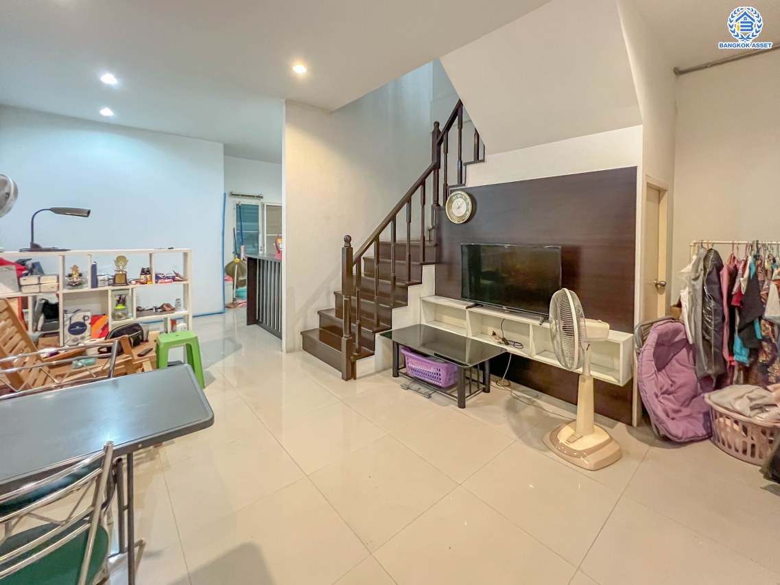 *****ทาวน์โฮม 3 ชั้นมือสอง โครงการ เดอะเนเจอร์ซิตี้ เพชรเกษม69 เนื้อที่ 20 ตร.ว. พื้นที่ใช้สอย 177 ตร.ม. ฟังก์ชัน 3 ห้องนอน 3 ห้องน้ำ 2 ที่จอดรถ พร้อมเข้าอยู่ บนทำเลเชื่อมต่อทุกการเดินทาง ถนนเพชรเกษม, ถนนพุทธมณฑลสาย3, ถนนบางบอน รถไฟฟ้าสายสีน้ำเงิน "สถานีหลักสอง" และห้างสรรพสินค้าเดอะมอล์ บางแค