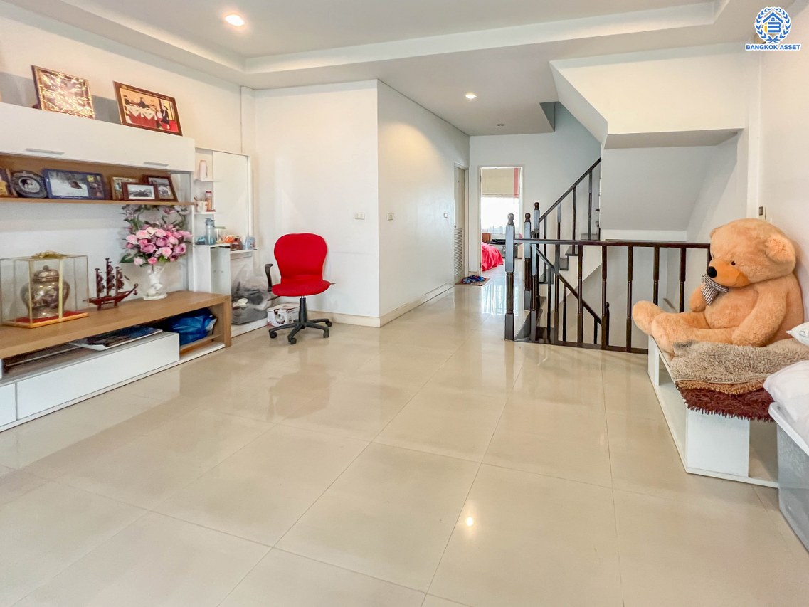 *****ทาวน์โฮม 3 ชั้นมือสอง โครงการ เดอะเนเจอร์ซิตี้ เพชรเกษม69 เนื้อที่ 20 ตร.ว. พื้นที่ใช้สอย 177 ตร.ม. ฟังก์ชัน 3 ห้องนอน 3 ห้องน้ำ 2 ที่จอดรถ พร้อมเข้าอยู่ บนทำเลเชื่อมต่อทุกการเดินทาง ถนนเพชรเกษม, ถนนพุทธมณฑลสาย3, ถนนบางบอน รถไฟฟ้าสายสีน้ำเงิน "สถานีหลักสอง" และห้างสรรพสินค้าเดอะมอล์ บางแค