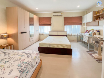 *****ทาวน์โฮม 3 ชั้นมือสอง โครงการ เดอะเนเจอร์ซิตี้ เพชรเกษม69 เนื้อที่ 20 ตร.ว. พื้นที่ใช้สอย 177 ตร.ม. ฟังก์ชัน 3 ห้องนอน 3 ห้องน้ำ 2 ที่จอดรถ พร้อมเข้าอยู่ บนทำเลเชื่อมต่อทุกการเดินทาง ถนนเพชรเกษม, ถนนพุทธมณฑลสาย3, ถนนบางบอน รถไฟฟ้าสายสีน้ำเงิน "สถานีหลักสอง" และห้างสรรพสินค้าเดอะมอล์ บางแค