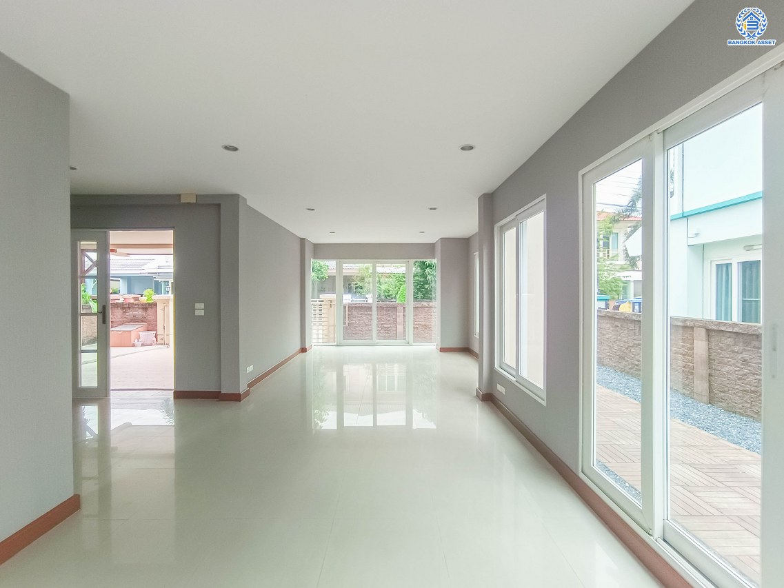 *****บ้านเดี่ยวมือสอง โครงการ คาซ่าวิลล์ สุขาภิบาล5 เนื้อที่ 52.50 ตร.ว. พื้นที่ใช้สอย 150 ตร.ม. ฟังก์ชัน 3 ห้องนอน 2 ห้องน้ำ 2 ที่จอดรถ บนทำเลเดินทางสะดวก เชื่อมต่อถนนเพิ่มสิน ถนนสุขาภิบาล5 ถนนหทัยราษร์ และจุดขึ้นทางด่วน "รามอินทรา-อาจาณรงค์" ใกล้ห้างสรรพสินค้า "เซ็นทรัล รามอินทรา"