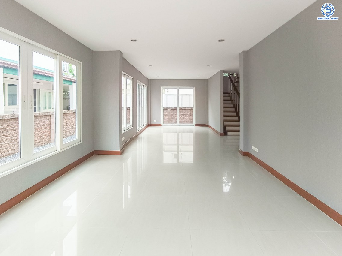 *****บ้านเดี่ยวมือสอง โครงการ คาซ่าวิลล์ สุขาภิบาล5 เนื้อที่ 52.50 ตร.ว. พื้นที่ใช้สอย 150 ตร.ม. ฟังก์ชัน 3 ห้องนอน 2 ห้องน้ำ 2 ที่จอดรถ บนทำเลเดินทางสะดวก เชื่อมต่อถนนเพิ่มสิน ถนนสุขาภิบาล5 ถนนหทัยราษร์ และจุดขึ้นทางด่วน "รามอินทรา-อาจาณรงค์" ใกล้ห้างสรรพสินค้า "เซ็นทรัล รามอินทรา"