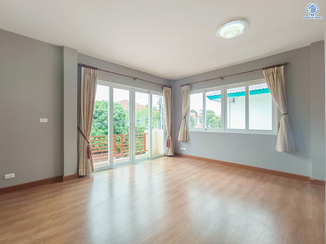 *****บ้านเดี่ยวมือสอง โครงการ คาซ่าวิลล์ สุขาภิบาล5 เนื้อที่ 52.50 ตร.ว. พื้นที่ใช้สอย 150 ตร.ม. ฟังก์ชัน 3 ห้องนอน 2 ห้องน้ำ 2 ที่จอดรถ บนทำเลเดินทางสะดวก เชื่อมต่อถนนเพิ่มสิน ถนนสุขาภิบาล5 ถนนหทัยราษร์ และจุดขึ้นทางด่วน "รามอินทรา-อาจาณรงค์" ใกล้ห้างสรรพสินค้า "เซ็นทรัล รามอินทรา"