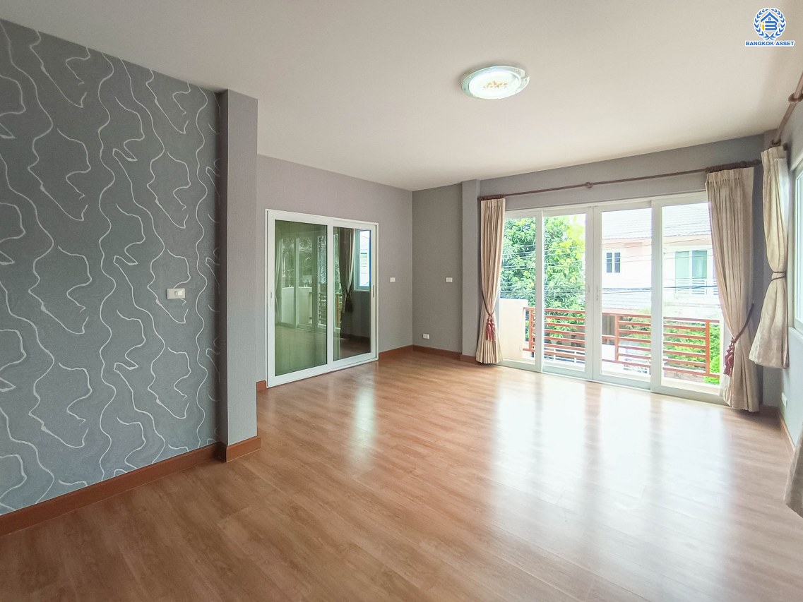 *****บ้านเดี่ยวมือสอง โครงการ คาซ่าวิลล์ สุขาภิบาล5 เนื้อที่ 52.50 ตร.ว. พื้นที่ใช้สอย 150 ตร.ม. ฟังก์ชัน 3 ห้องนอน 2 ห้องน้ำ 2 ที่จอดรถ บนทำเลเดินทางสะดวก เชื่อมต่อถนนเพิ่มสิน ถนนสุขาภิบาล5 ถนนหทัยราษร์ และจุดขึ้นทางด่วน "รามอินทรา-อาจาณรงค์" ใกล้ห้างสรรพสินค้า "เซ็นทรัล รามอินทรา"