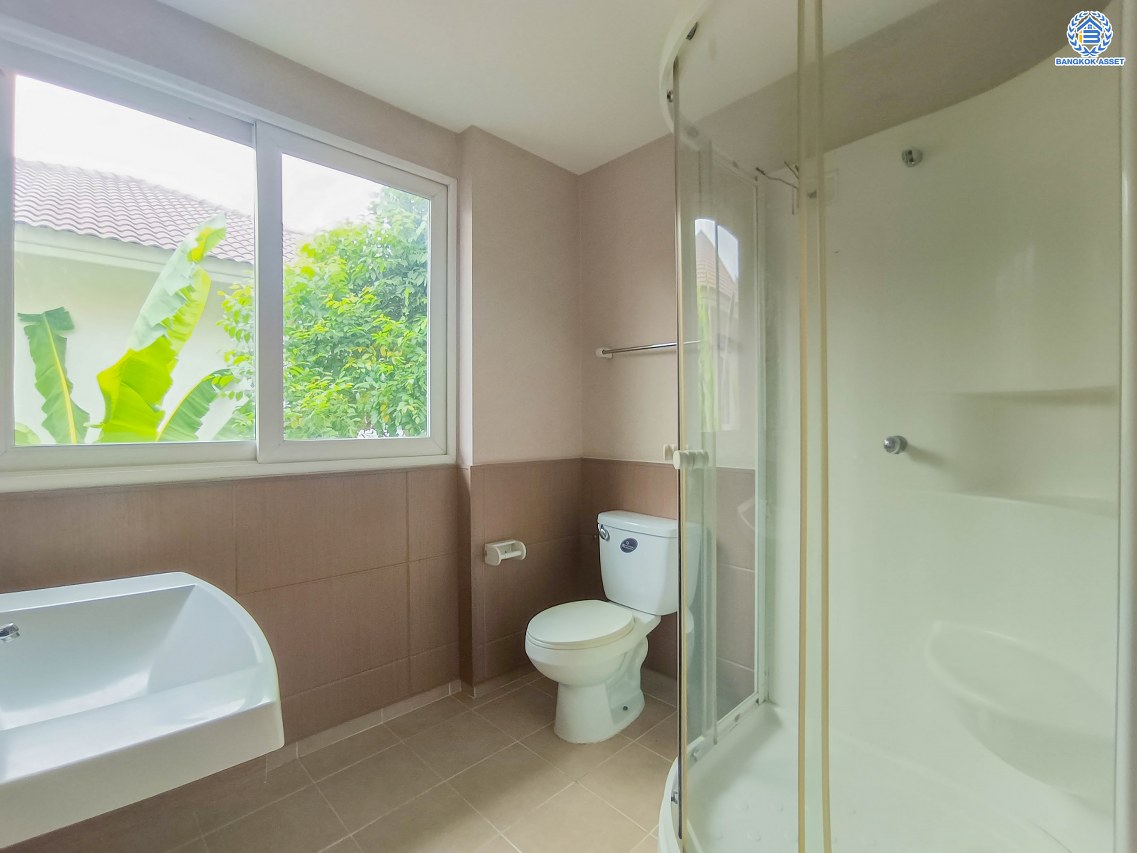 *****บ้านเดี่ยวมือสอง โครงการ คาซ่าวิลล์ สุขาภิบาล5 เนื้อที่ 52.50 ตร.ว. พื้นที่ใช้สอย 150 ตร.ม. ฟังก์ชัน 3 ห้องนอน 2 ห้องน้ำ 2 ที่จอดรถ บนทำเลเดินทางสะดวก เชื่อมต่อถนนเพิ่มสิน ถนนสุขาภิบาล5 ถนนหทัยราษร์ และจุดขึ้นทางด่วน "รามอินทรา-อาจาณรงค์" ใกล้ห้างสรรพสินค้า "เซ็นทรัล รามอินทรา"