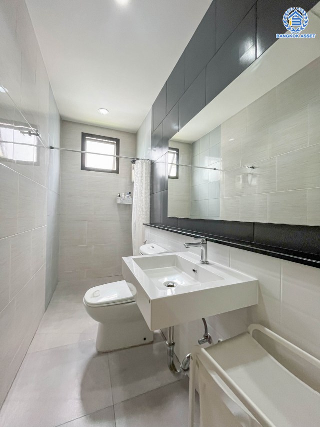 *****บ้านเดี่ยวมือสองย่านนนทบุรี โครงการ เอสเกต พรีเมี่ยม แจ้งวัฒนะ-ชัยพฤกษ์ หลังริม! เนื้อที่กว้าง 60.80 ตร.ว. พื้นที่ใช้สอย 224 ตร.ม. ฟังก์ชัน 4 ห้องนอน 3 ห้องน้ำ 3 ที่จอดรถ บนทำเลเยี่ยม ใกล้รถไฟฟ้าสายสีม่วง "สถานีไทรม้า" แถมฟรี เครื่องปรับอากาศ!