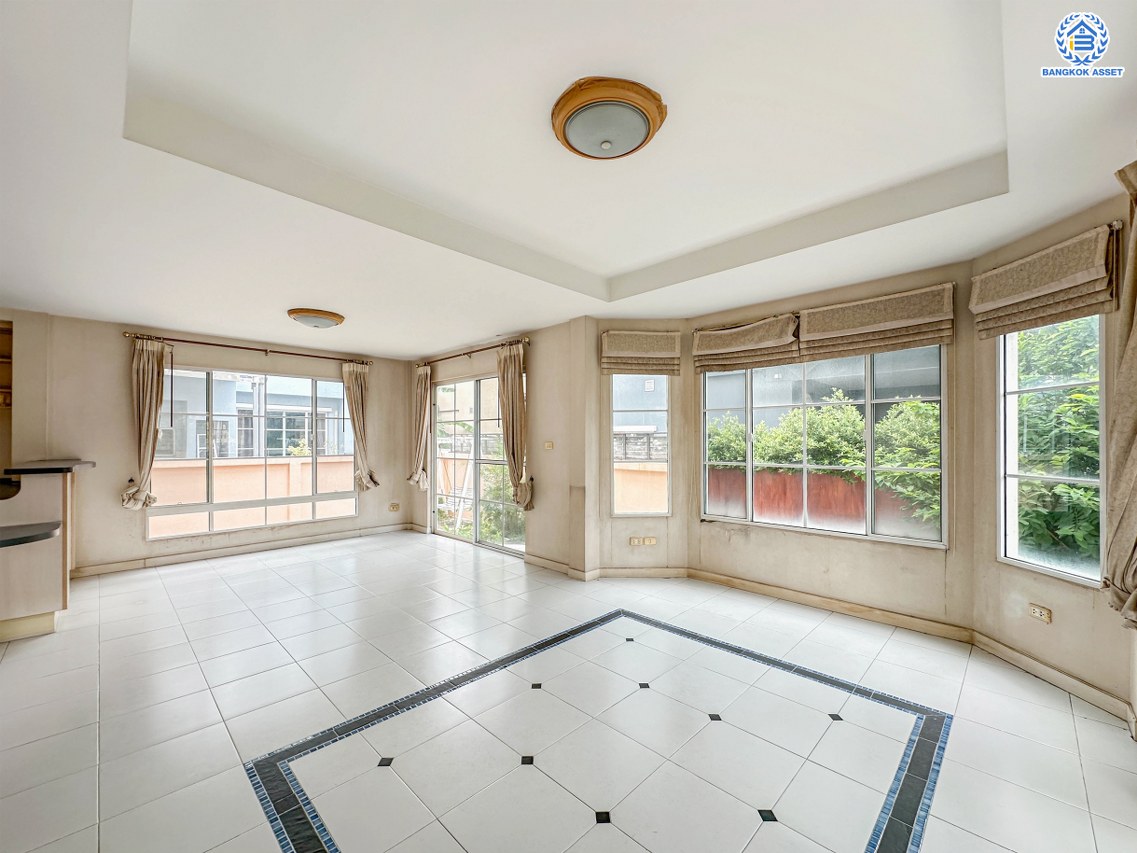 *****บ้านเดี่ยวมือสองจาก L&H โครงการ มัณฑนา เพชรเกษม81 บนเนื้อที่ 57.2 ตร.ว. พื้นที่ใช้สอยกว่า 170 ตร.ม. พร้อมฟังก์ชัน 3 ห้องนอน 3 ห้องน้ำ จอดรถได้ 2 คัน บนทำเลเชื่อมต่อสู่ ถนนเพชรเกษม, ถนนพุทธมณฑลสาย4 ใกล้เดอะมอลล์ บางแค และม.มหิดล