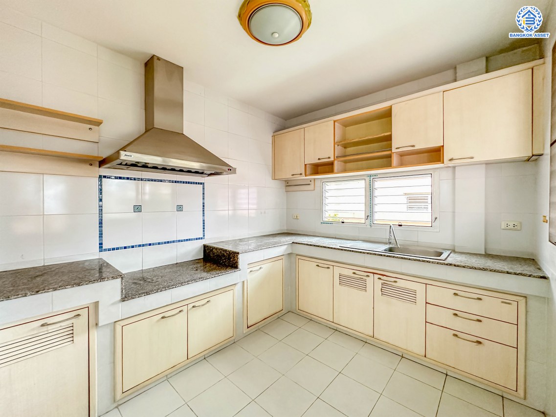 *****บ้านเดี่ยวมือสองจาก L&H โครงการ มัณฑนา เพชรเกษม81 บนเนื้อที่ 57.2 ตร.ว. พื้นที่ใช้สอยกว่า 170 ตร.ม. พร้อมฟังก์ชัน 3 ห้องนอน 3 ห้องน้ำ จอดรถได้ 2 คัน บนทำเลเชื่อมต่อสู่ ถนนเพชรเกษม, ถนนพุทธมณฑลสาย4 ใกล้เดอะมอลล์ บางแค และม.มหิดล