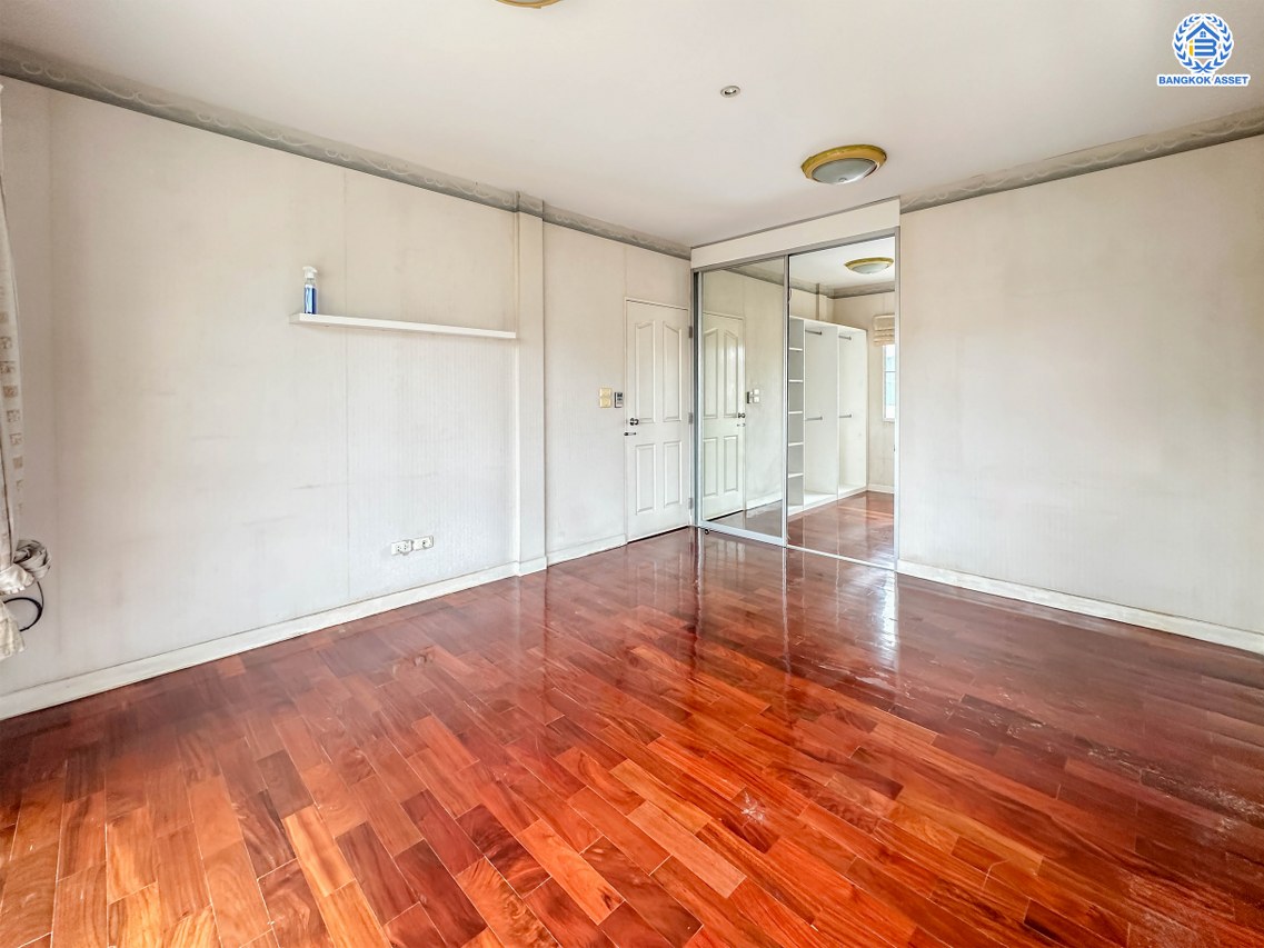 *****บ้านเดี่ยวมือสองจาก L&H โครงการ มัณฑนา เพชรเกษม81 บนเนื้อที่ 57.2 ตร.ว. พื้นที่ใช้สอยกว่า 170 ตร.ม. พร้อมฟังก์ชัน 3 ห้องนอน 3 ห้องน้ำ จอดรถได้ 2 คัน บนทำเลเชื่อมต่อสู่ ถนนเพชรเกษม, ถนนพุทธมณฑลสาย4 ใกล้เดอะมอลล์ บางแค และม.มหิดล