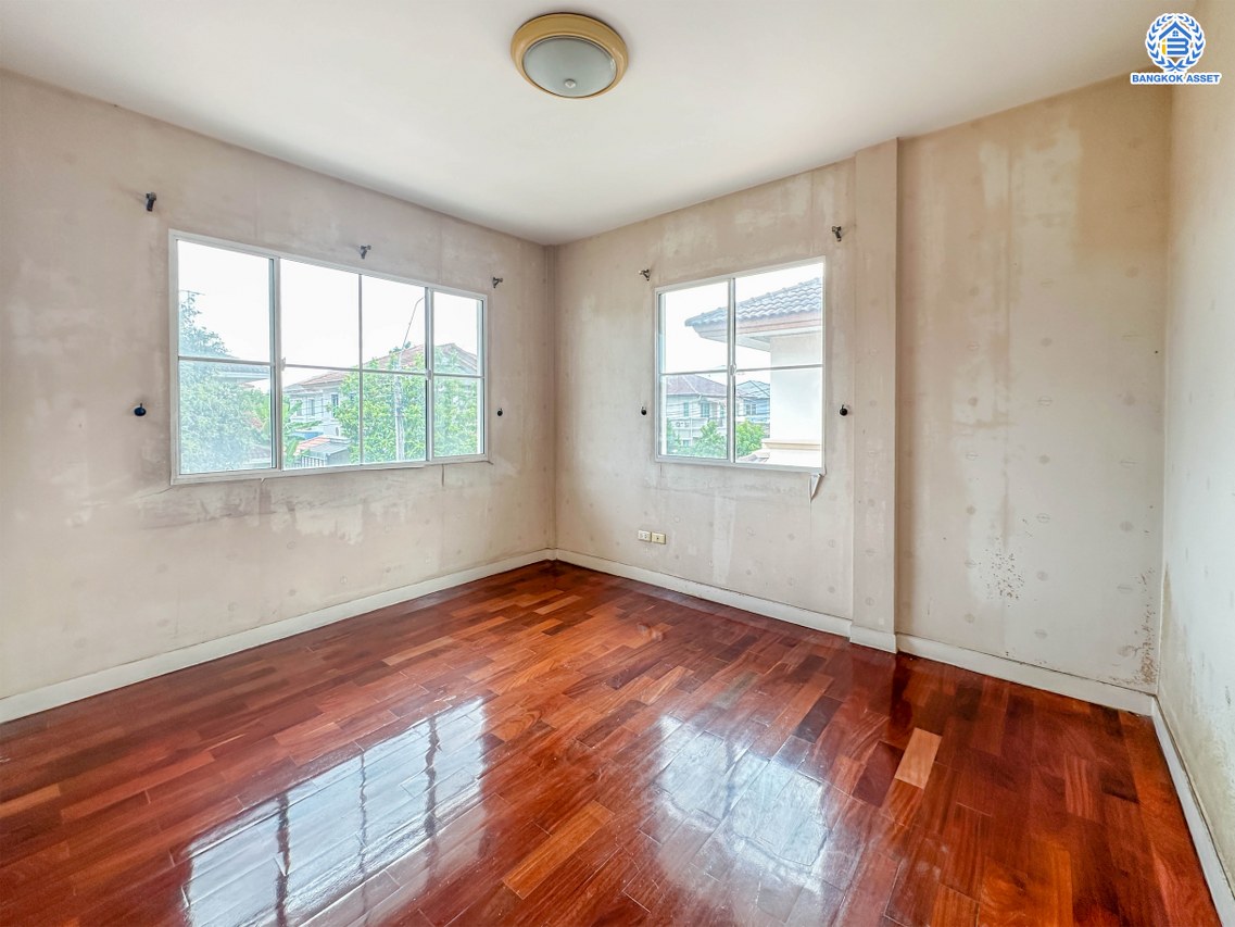 *****บ้านเดี่ยวมือสองจาก L&H โครงการ มัณฑนา เพชรเกษม81 บนเนื้อที่ 57.2 ตร.ว. พื้นที่ใช้สอยกว่า 170 ตร.ม. พร้อมฟังก์ชัน 3 ห้องนอน 3 ห้องน้ำ จอดรถได้ 2 คัน บนทำเลเชื่อมต่อสู่ ถนนเพชรเกษม, ถนนพุทธมณฑลสาย4 ใกล้เดอะมอลล์ บางแค และม.มหิดล