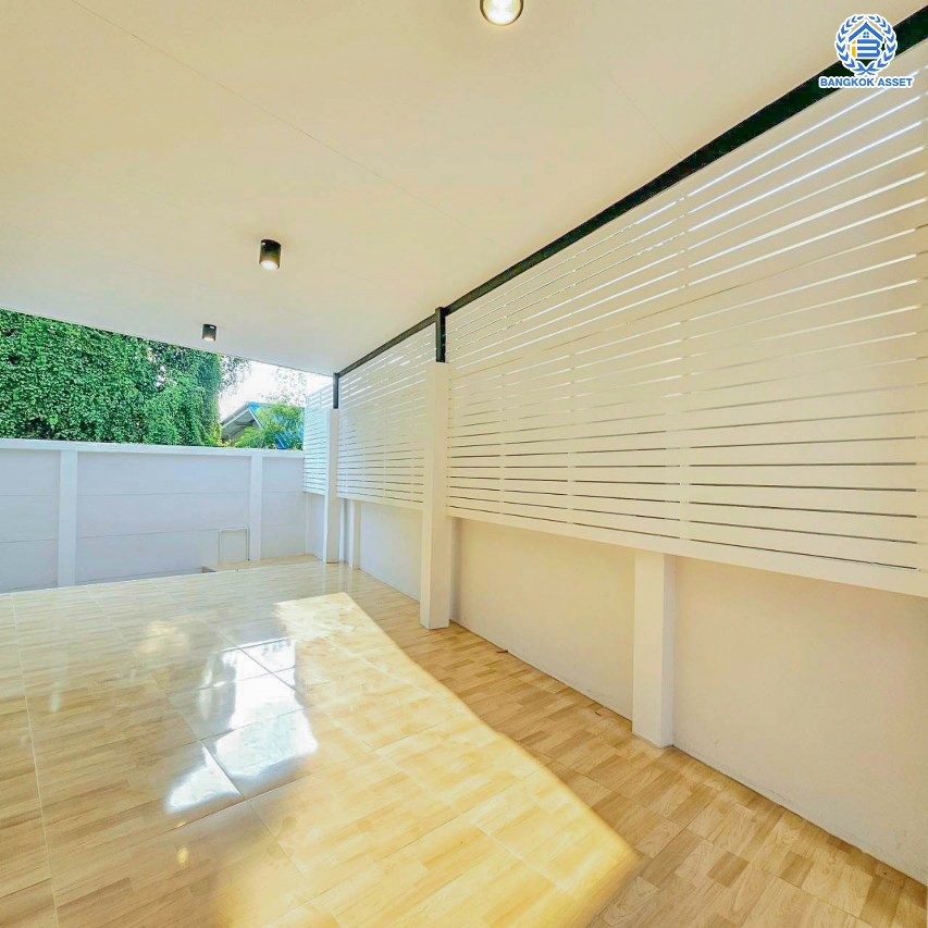 *****บ้านมือสองนนทบุรี โครงการ สายัณห์1 ประชาชื่น หลังริม เนื้อที่ 64.70 ตร.ว. พื้นที่ใช้สอย 96 ตร.ม. ฟังก์ชัน 4 ห้องนอน 5 ห้องน้ำ 4 ที่จอดรถ บ้านพร้อมอยู่ ทำเลดีเดินทางสะดวก เชื่อมต่อถนนติวานนท์, ถนนงามวงศ์วาน, ถนน ประชาชื่น ใกล้รถไฟฟ้าสายสีชมพู "สถานีสามัคคี" และใกล้ห้างสรรพสินค้า "เซ็นทรัลแจ้งวัฒนะ"