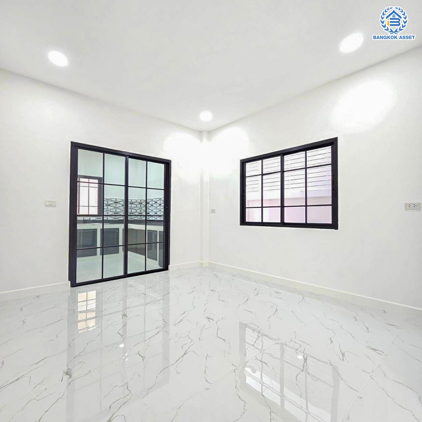 *****บ้านมือสองนนทบุรี โครงการ สายัณห์1 ประชาชื่น หลังริม เนื้อที่ 64.70 ตร.ว. พื้นที่ใช้สอย 96 ตร.ม. ฟังก์ชัน 4 ห้องนอน 5 ห้องน้ำ 4 ที่จอดรถ บ้านพร้อมอยู่ ทำเลดีเดินทางสะดวก เชื่อมต่อถนนติวานนท์, ถนนงามวงศ์วาน, ถนน ประชาชื่น ใกล้รถไฟฟ้าสายสีชมพู "สถานีสามัคคี" และใกล้ห้างสรรพสินค้า "เซ็นทรัลแจ้งวัฒนะ"