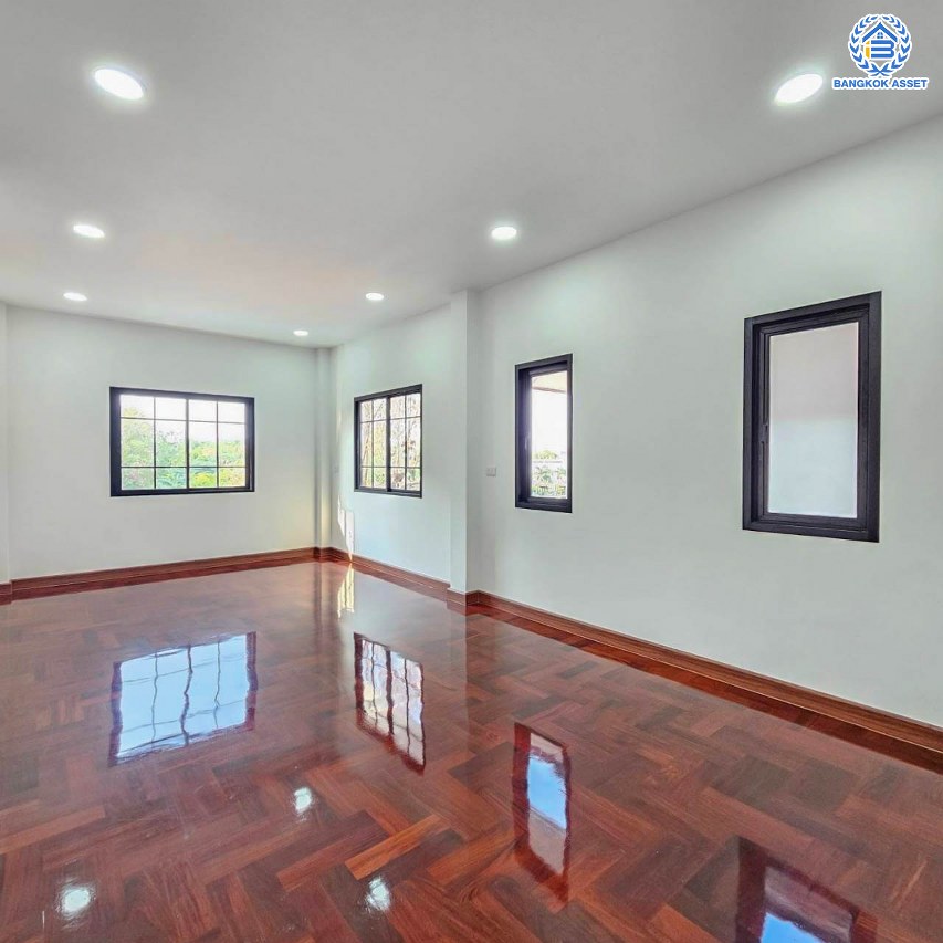 *****บ้านมือสองนนทบุรี โครงการ สายัณห์1 ประชาชื่น หลังริม เนื้อที่ 64.70 ตร.ว. พื้นที่ใช้สอย 96 ตร.ม. ฟังก์ชัน 4 ห้องนอน 5 ห้องน้ำ 4 ที่จอดรถ บ้านพร้อมอยู่ ทำเลดีเดินทางสะดวก เชื่อมต่อถนนติวานนท์, ถนนงามวงศ์วาน, ถนน ประชาชื่น ใกล้รถไฟฟ้าสายสีชมพู "สถานีสามัคคี" และใกล้ห้างสรรพสินค้า "เซ็นทรัลแจ้งวัฒนะ"