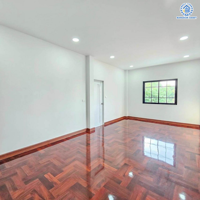 *****บ้านมือสองนนทบุรี โครงการ สายัณห์1 ประชาชื่น หลังริม เนื้อที่ 64.70 ตร.ว. พื้นที่ใช้สอย 96 ตร.ม. ฟังก์ชัน 4 ห้องนอน 5 ห้องน้ำ 4 ที่จอดรถ บ้านพร้อมอยู่ ทำเลดีเดินทางสะดวก เชื่อมต่อถนนติวานนท์, ถนนงามวงศ์วาน, ถนน ประชาชื่น ใกล้รถไฟฟ้าสายสีชมพู "สถานีสามัคคี" และใกล้ห้างสรรพสินค้า "เซ็นทรัลแจ้งวัฒนะ"