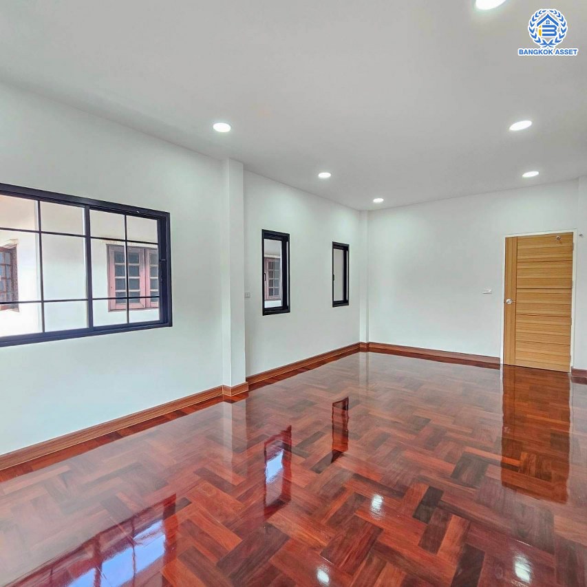 *****บ้านมือสองนนทบุรี โครงการ สายัณห์1 ประชาชื่น หลังริม เนื้อที่ 64.70 ตร.ว. พื้นที่ใช้สอย 96 ตร.ม. ฟังก์ชัน 4 ห้องนอน 5 ห้องน้ำ 4 ที่จอดรถ บ้านพร้อมอยู่ ทำเลดีเดินทางสะดวก เชื่อมต่อถนนติวานนท์, ถนนงามวงศ์วาน, ถนน ประชาชื่น ใกล้รถไฟฟ้าสายสีชมพู "สถานีสามัคคี" และใกล้ห้างสรรพสินค้า "เซ็นทรัลแจ้งวัฒนะ"