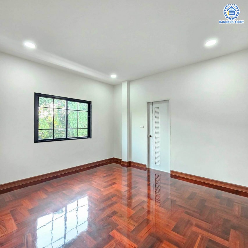 *****บ้านมือสองนนทบุรี โครงการ สายัณห์1 ประชาชื่น หลังริม เนื้อที่ 64.70 ตร.ว. พื้นที่ใช้สอย 96 ตร.ม. ฟังก์ชัน 4 ห้องนอน 5 ห้องน้ำ 4 ที่จอดรถ บ้านพร้อมอยู่ ทำเลดีเดินทางสะดวก เชื่อมต่อถนนติวานนท์, ถนนงามวงศ์วาน, ถนน ประชาชื่น ใกล้รถไฟฟ้าสายสีชมพู "สถานีสามัคคี" และใกล้ห้างสรรพสินค้า "เซ็นทรัลแจ้งวัฒนะ"