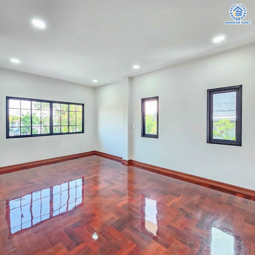 *****บ้านมือสองนนทบุรี โครงการ สายัณห์1 ประชาชื่น หลังริม เนื้อที่ 64.70 ตร.ว. พื้นที่ใช้สอย 96 ตร.ม. ฟังก์ชัน 4 ห้องนอน 5 ห้องน้ำ 4 ที่จอดรถ บ้านพร้อมอยู่ ทำเลดีเดินทางสะดวก เชื่อมต่อถนนติวานนท์, ถนนงามวงศ์วาน, ถนน ประชาชื่น ใกล้รถไฟฟ้าสายสีชมพู "สถานีสามัคคี" และใกล้ห้างสรรพสินค้า "เซ็นทรัลแจ้งวัฒนะ"