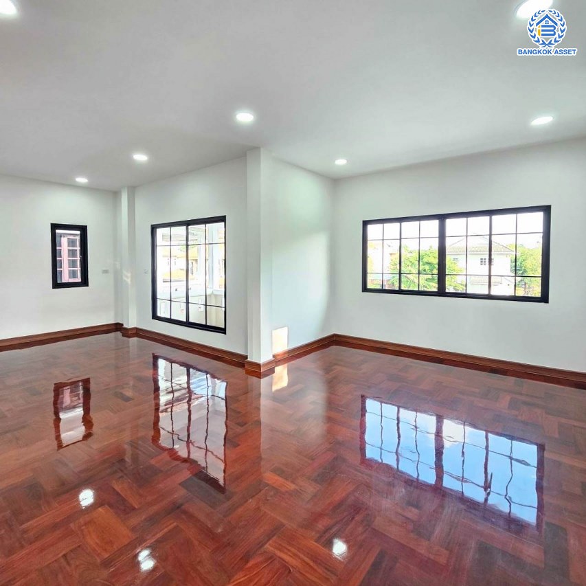 *****บ้านมือสองนนทบุรี โครงการ สายัณห์1 ประชาชื่น หลังริม เนื้อที่ 64.70 ตร.ว. พื้นที่ใช้สอย 96 ตร.ม. ฟังก์ชัน 4 ห้องนอน 5 ห้องน้ำ 4 ที่จอดรถ บ้านพร้อมอยู่ ทำเลดีเดินทางสะดวก เชื่อมต่อถนนติวานนท์, ถนนงามวงศ์วาน, ถนน ประชาชื่น ใกล้รถไฟฟ้าสายสีชมพู "สถานีสามัคคี" และใกล้ห้างสรรพสินค้า "เซ็นทรัลแจ้งวัฒนะ"