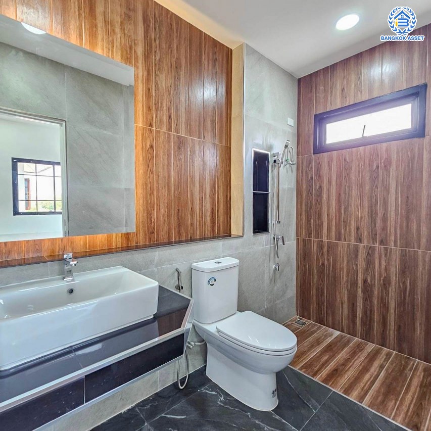 *****บ้านมือสองนนทบุรี โครงการ สายัณห์1 ประชาชื่น หลังริม เนื้อที่ 64.70 ตร.ว. พื้นที่ใช้สอย 96 ตร.ม. ฟังก์ชัน 4 ห้องนอน 5 ห้องน้ำ 4 ที่จอดรถ บ้านพร้อมอยู่ ทำเลดีเดินทางสะดวก เชื่อมต่อถนนติวานนท์, ถนนงามวงศ์วาน, ถนน ประชาชื่น ใกล้รถไฟฟ้าสายสีชมพู "สถานีสามัคคี" และใกล้ห้างสรรพสินค้า "เซ็นทรัลแจ้งวัฒนะ"