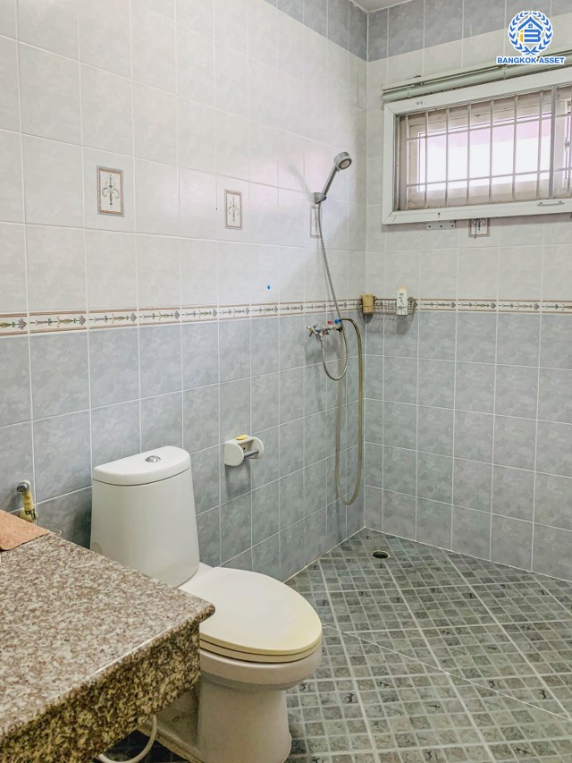 *****บ้านเดี่ยวมือสอง โครงการ บ้านสาวิตรี ศาลาธรรมสพน์ เนื้อที่ 91.70 ตร.ว. พื้นที่ใช้สอย 250 ตร.ม. ฟังก์ชัน 4 ห้องนอน 4 ห้องน้ำ 2 ที่จอดรถ โครงการบนทำเลเดินทางสะดวก เชื่อมต่อถนนบรมราชชนนี ถนนพุทธมลฑลสาย2 ถนนศาลาธรรมสพน์ ใกล้มหาวิทยาลัยมหิดล ศาลายา และจุดขึ้นทางคู่ขนานบรมราชชนนี แถมฟรี! เครื่องปรับอากาศ และ เครื่องทำน้ำอุ่น