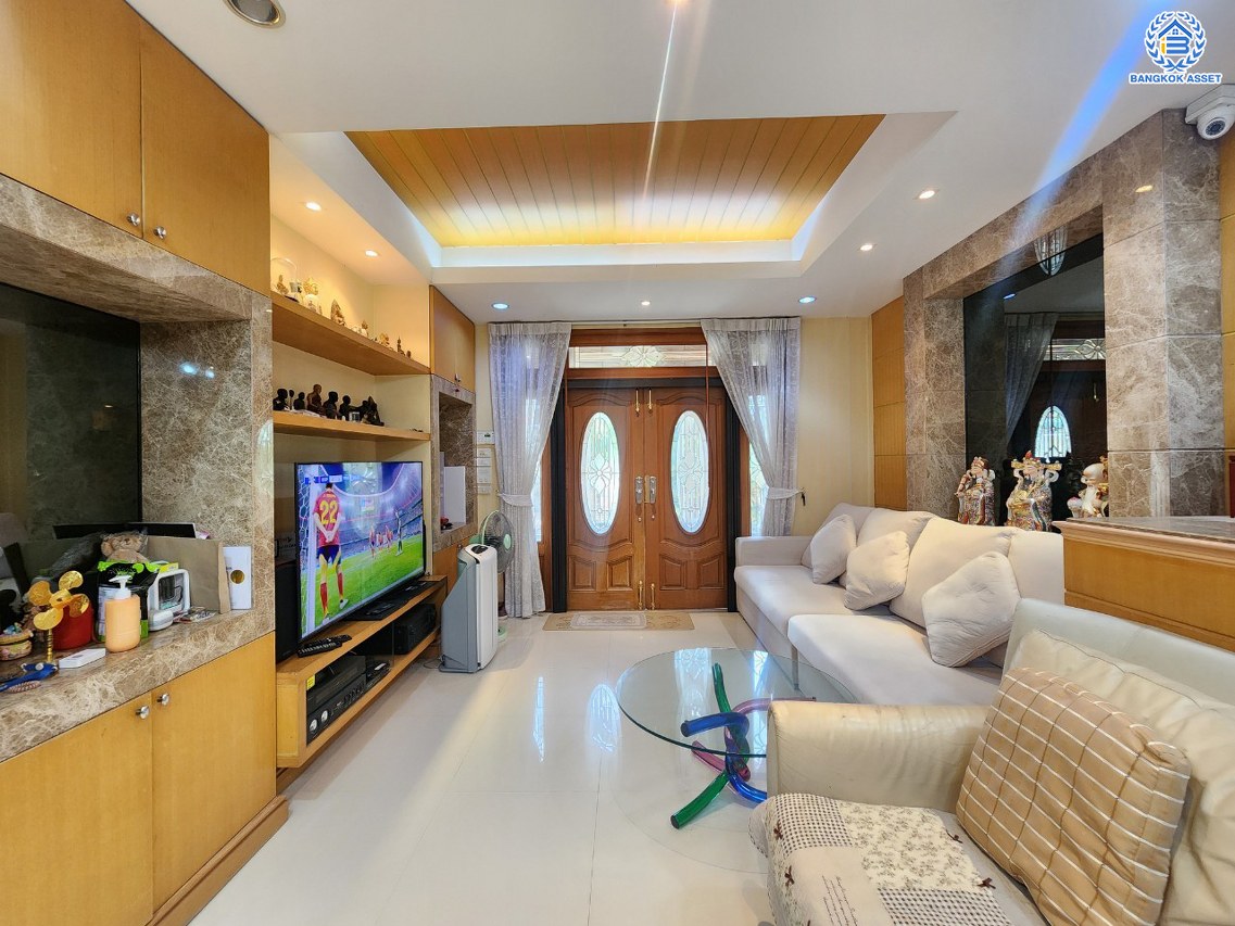 *****บ้านเดี่ยวมือสอง โครงการ ชวนชื่น รีเจ้นท์ ราชพฤกษ์ เนื้อที่ 103 ตร.ว. พื้นที่ใช้สอยกว้างขวาง 350 ตร.ม. ฟังก์ชัน 5 ห้องนอน 4 ห้องน้ำ 4 ที่จอดรถ โครงการบนทำเลศักยภาพ ที่เชื่อมต่อถนนบรมราชชนนี ถนนสิรินธร ถนนจรัญสนิทวงศ์ ใกล้รถไฟฟ้าสายสีน้ำเงิน "สถานีบางหว้า" และจุดขึ้นทางด่วน "ศรีรัช"