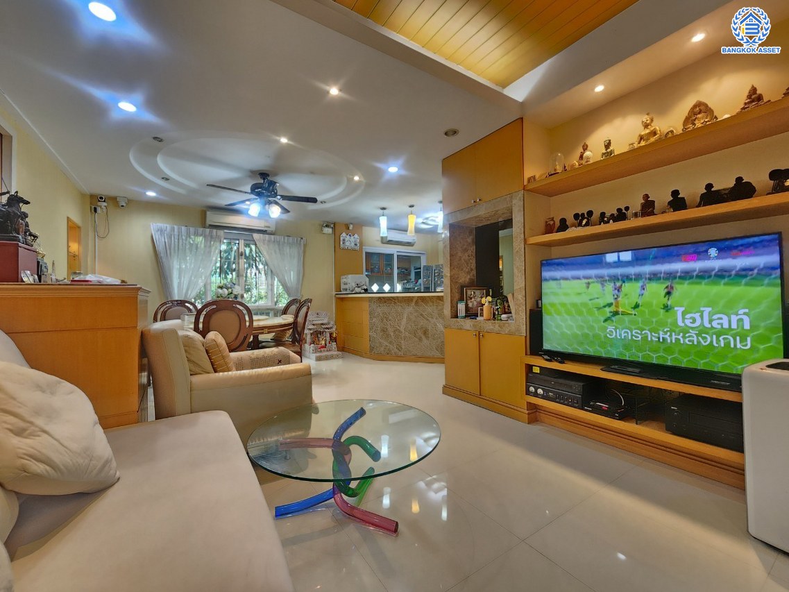 *****บ้านเดี่ยวมือสอง โครงการ ชวนชื่น รีเจ้นท์ ราชพฤกษ์ เนื้อที่ 103 ตร.ว. พื้นที่ใช้สอยกว้างขวาง 350 ตร.ม. ฟังก์ชัน 5 ห้องนอน 4 ห้องน้ำ 4 ที่จอดรถ โครงการบนทำเลศักยภาพ ที่เชื่อมต่อถนนบรมราชชนนี ถนนสิรินธร ถนนจรัญสนิทวงศ์ ใกล้รถไฟฟ้าสายสีน้ำเงิน "สถานีบางหว้า" และจุดขึ้นทางด่วน "ศรีรัช"