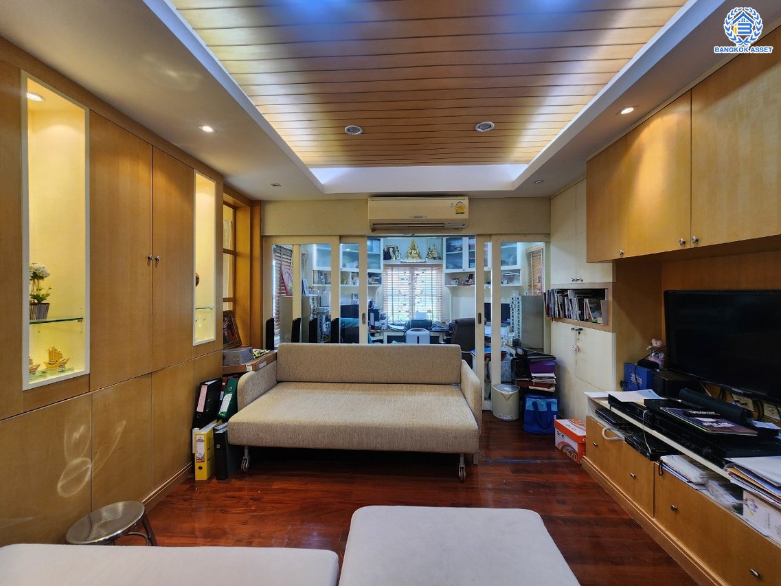 *****บ้านเดี่ยวมือสอง โครงการ ชวนชื่น รีเจ้นท์ ราชพฤกษ์ เนื้อที่ 103 ตร.ว. พื้นที่ใช้สอยกว้างขวาง 350 ตร.ม. ฟังก์ชัน 5 ห้องนอน 4 ห้องน้ำ 4 ที่จอดรถ โครงการบนทำเลศักยภาพ ที่เชื่อมต่อถนนบรมราชชนนี ถนนสิรินธร ถนนจรัญสนิทวงศ์ ใกล้รถไฟฟ้าสายสีน้ำเงิน "สถานีบางหว้า" และจุดขึ้นทางด่วน "ศรีรัช"